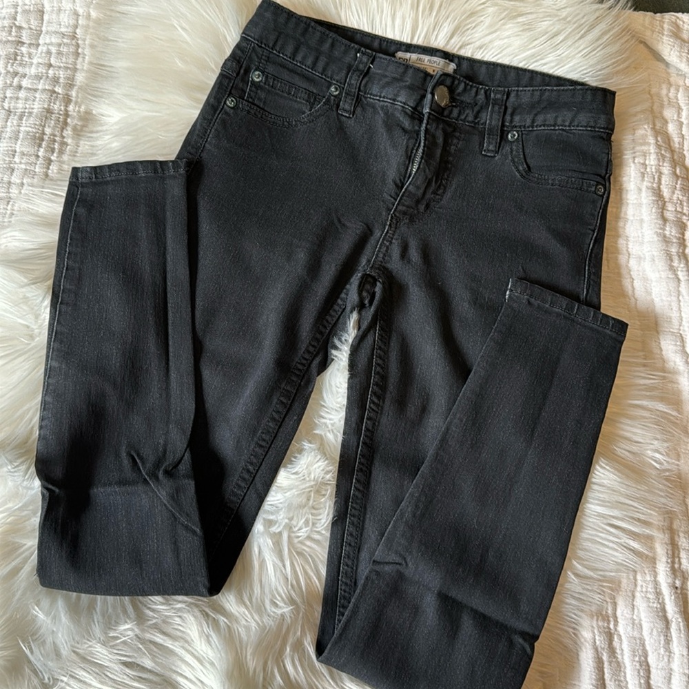 F r e e  P e o p l e • Distressed super skinny jean